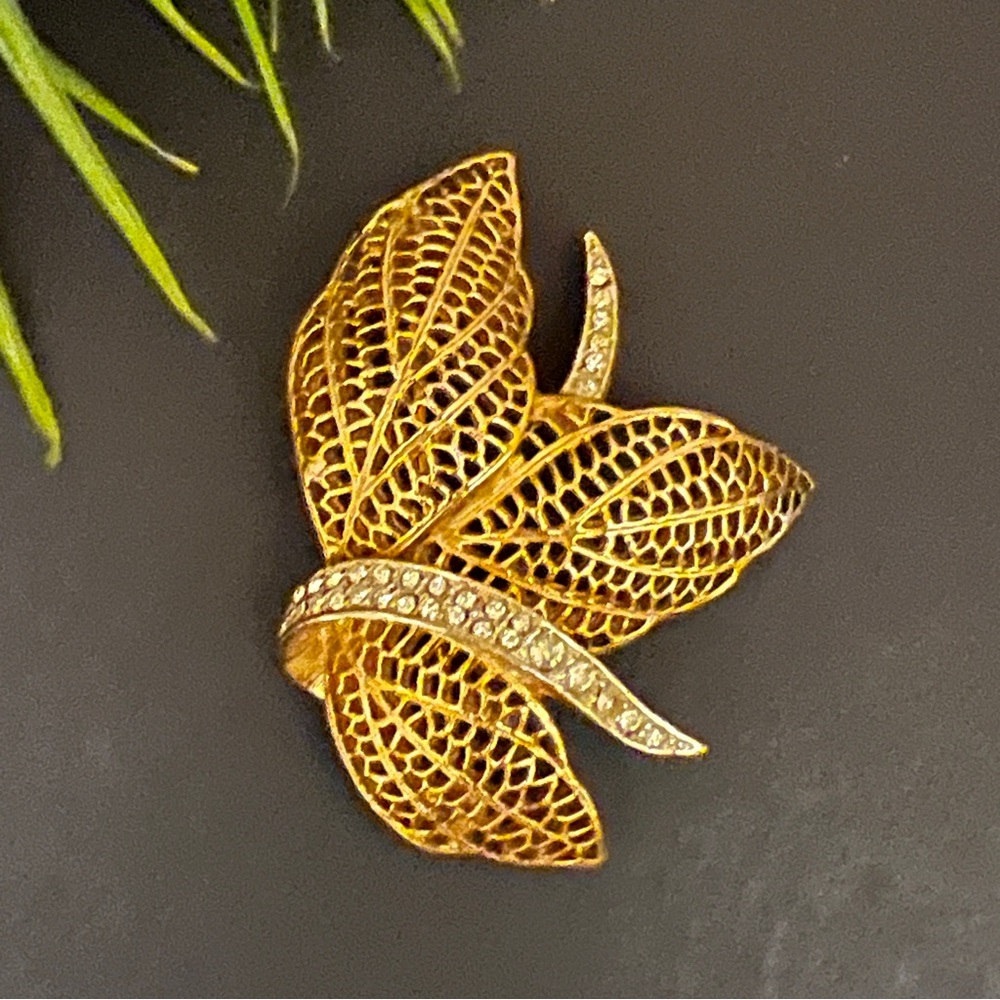 Vintage Signed ART Gold Tone Rhinestone Leaf Brooch Pin